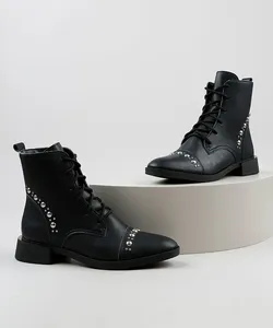 Bota Coturno Feminina Oneself Cano Curto Salto Baixo Grosso com Tachas Preta 35