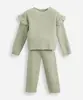 conjunto infantil longo de tricot texturizado com babado verde 1