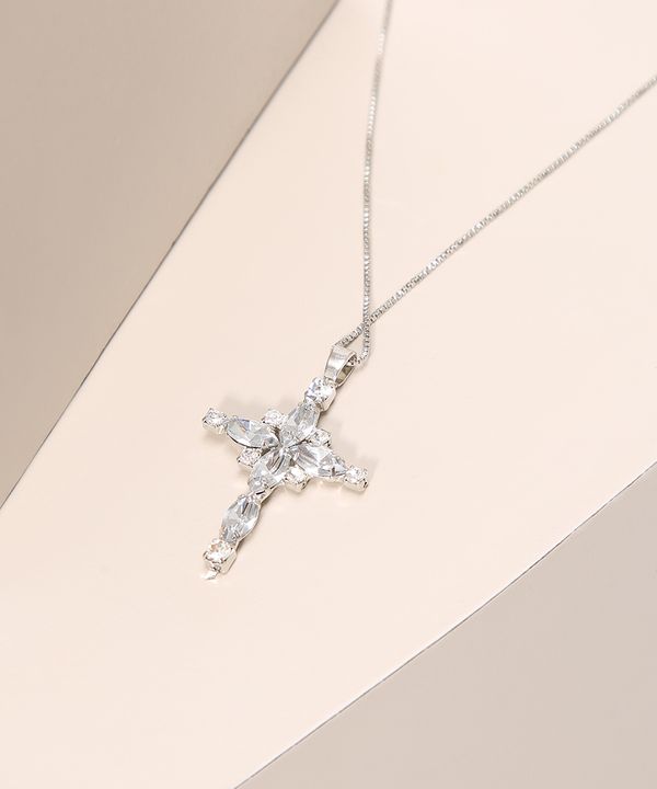 Colar Feminino de Cruz com Strass Prateado Único