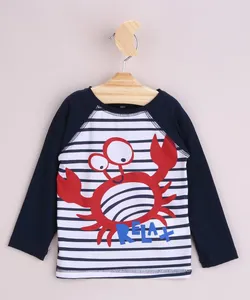 Camiseta de Praia Infantil Estampada Listrada e Caranguejo Manga Longa Raglan Azul Marinho 3