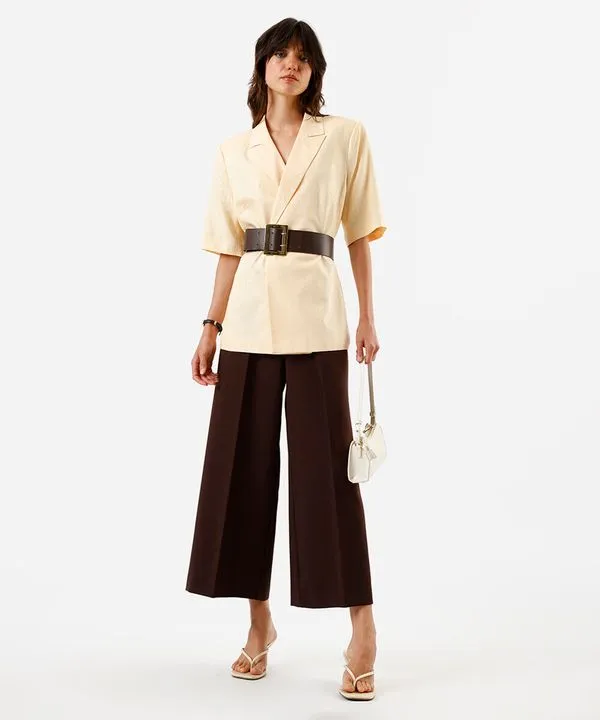calça feminina alfaiataria wide cropped marrom 38