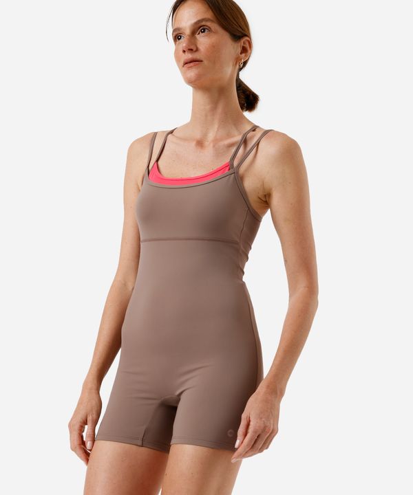 macaquinho feminino esportivo com sobreposição marrom GG