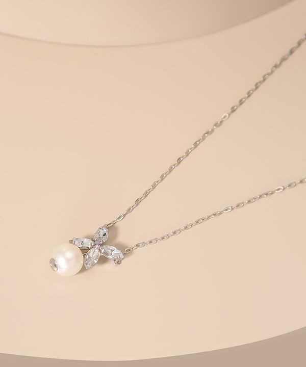 Colar Feminino com Pingente de Pérola e Strass Prateado Único