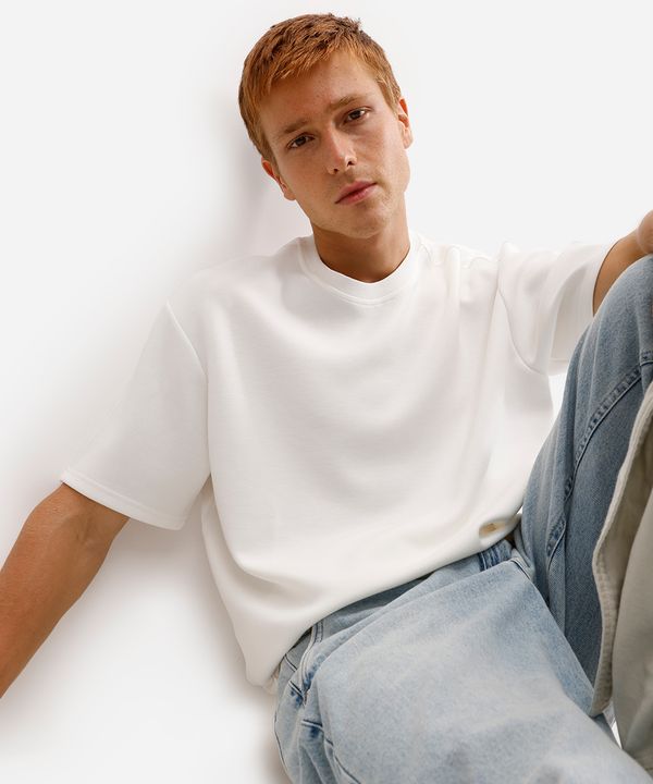 camiseta masculina manga curta com recorte off white GG