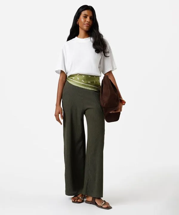 calça reta básica feminina cós elástico texturizada verde P