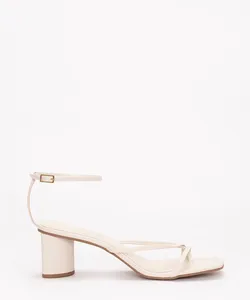 sandália oneself de dedo salto médio off white 38