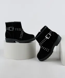Bota Infantil Molekinha Cano Curto com Fivela e Tachas Preta 25