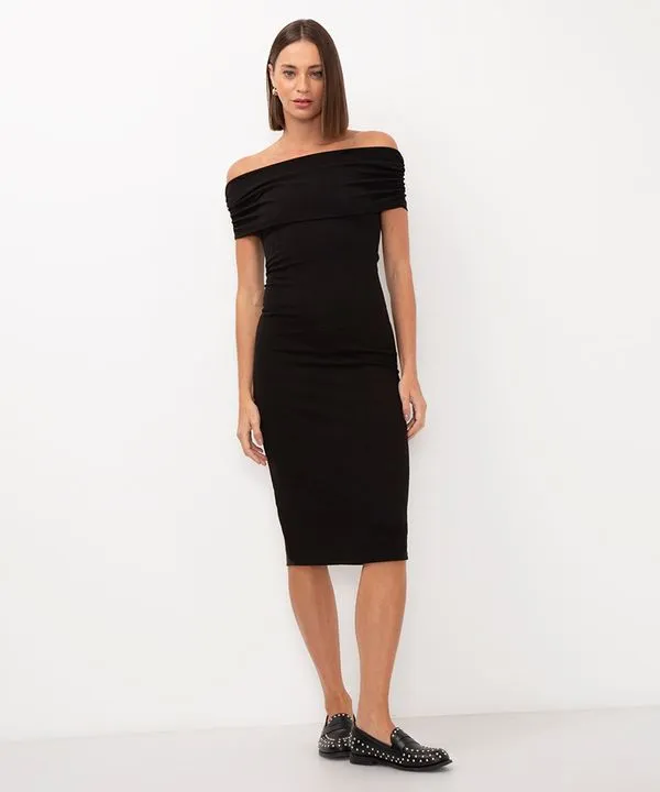 vestido midi ombro a ombro com franzido preto P