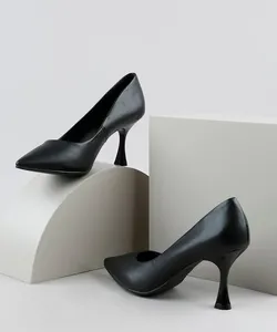 Scarpin Feminino Oneself Bico Fino Salto Taça Médio Preto 37