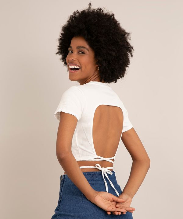 blusa cropped canelada com amarração manga curta decote redondo off white PP