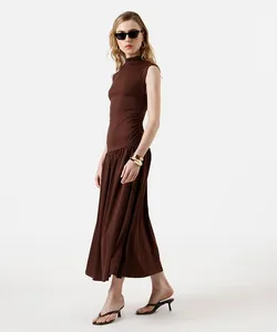 vestido midi feminino gola alta franzido marrom GG