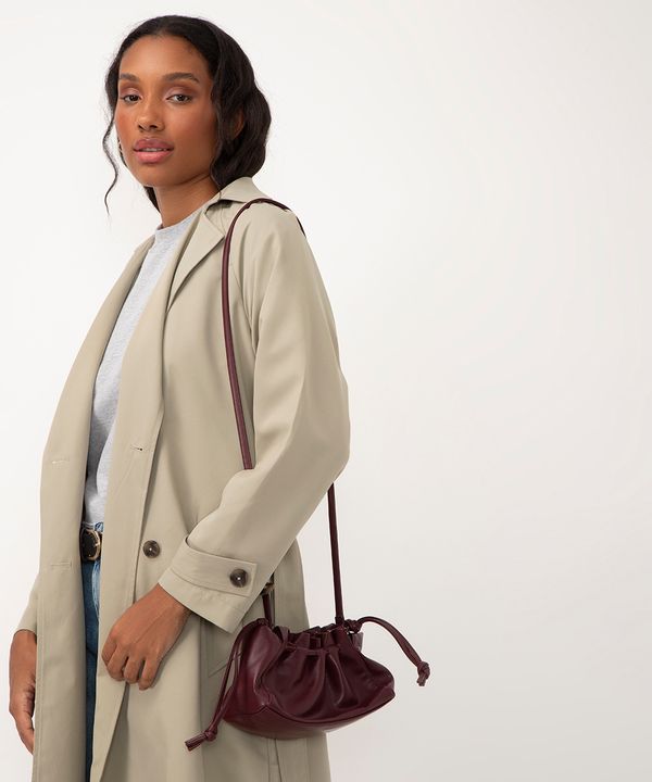 bolsa bucket com alça transversal vinho UNICO