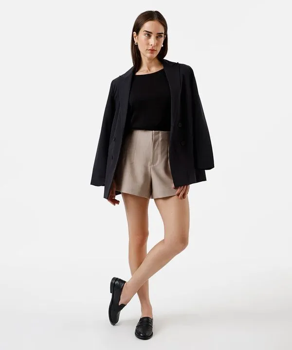 short de alfaiataria feminino com pences bege 44