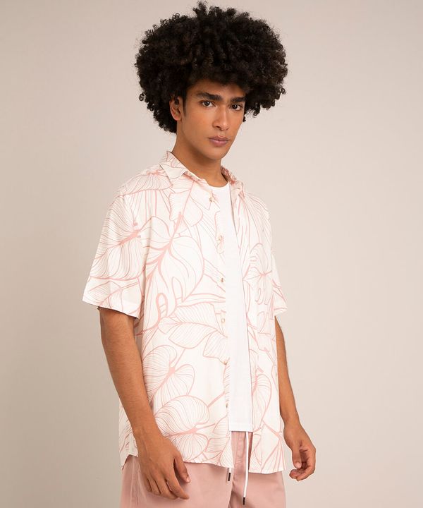 camisa relax com linho estampada folhagens manga curta off white PP