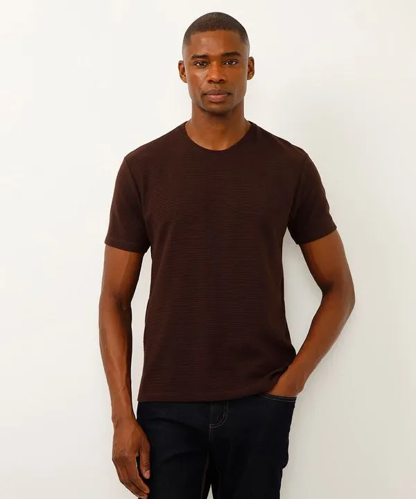 camiseta slim texturizada manga curta gola careca marrom P