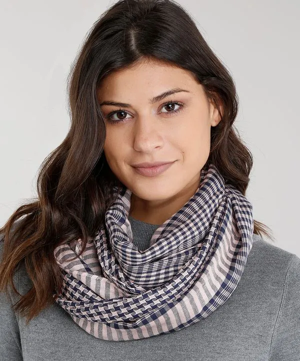 Cachecol Feminino Xadrez com Franjas Rosê Único
