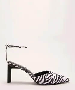 scarpin bico fino salto médio estampado zebra mindset preto 36