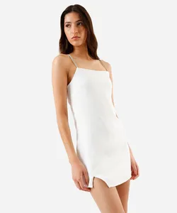 vestido curto feminino acetinado alça com strass e fenda off white GG