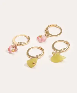 kit de dois brincos argola com pedras dourado Único