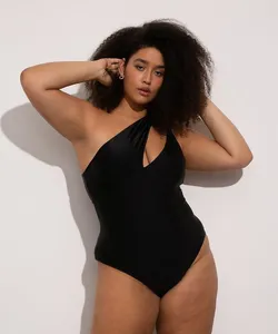 maiô um ombro só mindset plus size recortes com proteção uv50+ preto GG4