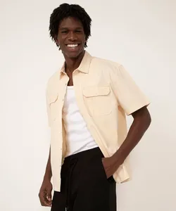 camisa de sarja manga curta com bolso bege claro PP
