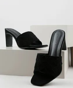 Tamanco Feminino Oneself Salto Quadrado Preto 35
