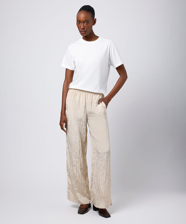 calça reta feminina acetinada texturizada mindset bege M