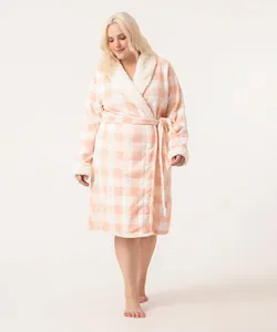 roupão plus size de fleece xadrez rosa GG3