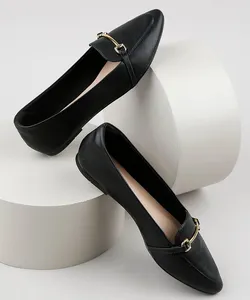 Mocassim Feminino Via Uno Bico Fino com Aviamento Preto 38