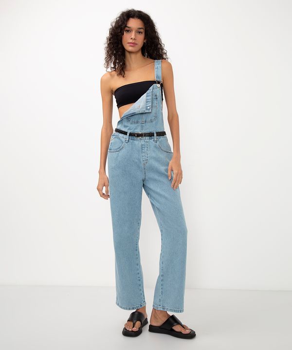 jardineira jeans com bolsos azul 42