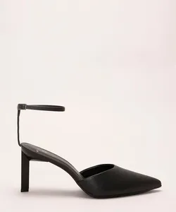 scarpin bico fino salto médio mindset preto 39