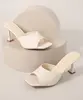 Tamanco Feminino Salto Taça Médio Bico Quadrado Oneself Off White 34