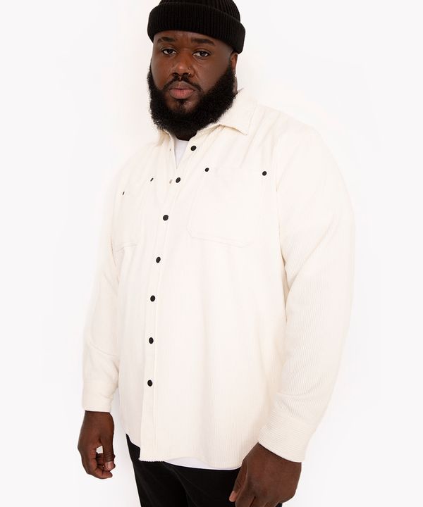 camisa plus size de algodão texturizada com bolsos off white GG2
