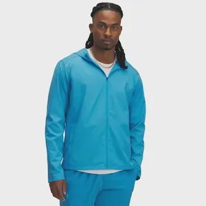 Jaqueta Masculina Under Armour com Capuz Launch Corrida