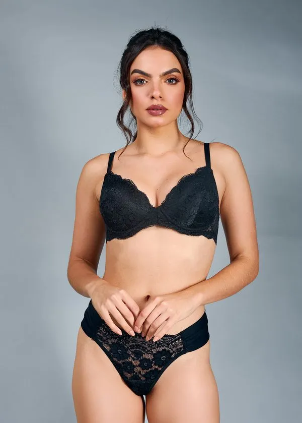 CONJUNTO SUTIÃ MEIA TAÇA COM BOJO E ARO TODO EM RENDA E CALCINHA TANGA FIO FRENTE E COSTAS EM RENDA COM LATERAIS EM MICROFIBRA BRENDA PRETO M