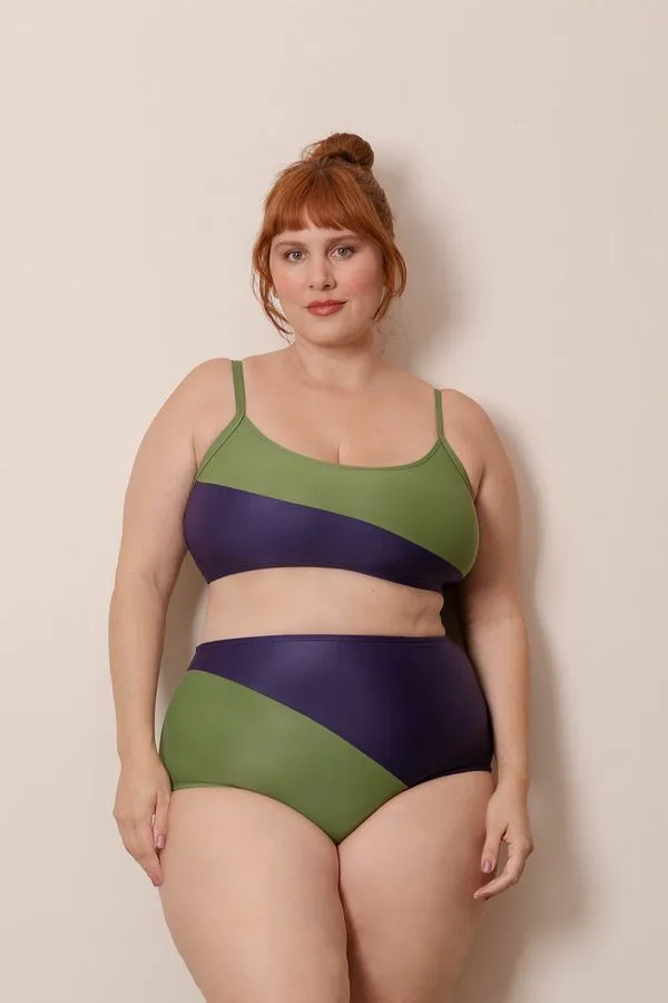 Top Recorte Diagonal Plus Size Marinho-G