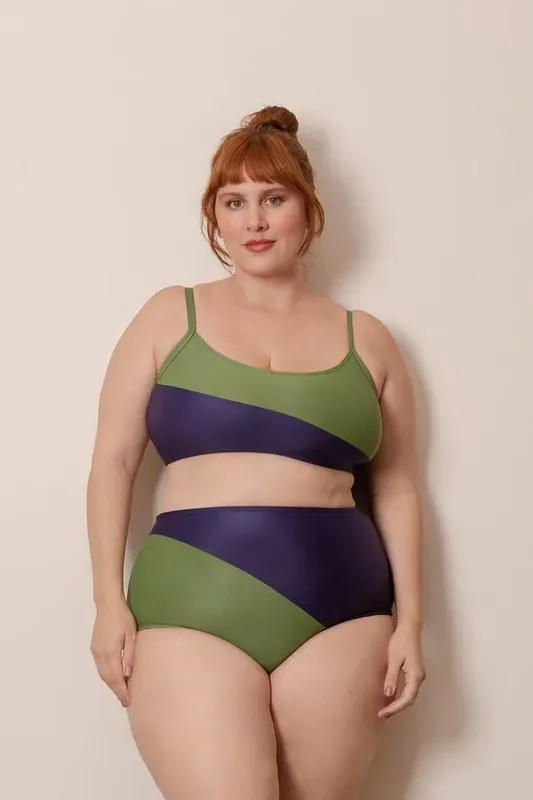 Top Recorte Diagonal Plus Size Marinho-EXG