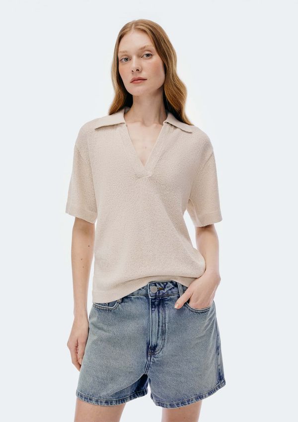Blusa Polo Feminina Decote V Em Tricô - Creme XP