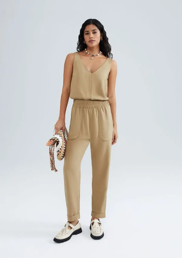 Calça Feminina Carrot Cintura Alta Em Viscose Creponada - Caqui M