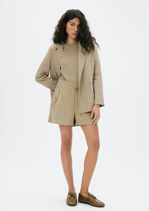 Shorts Feminino Com Pregas Em Alfaiataria - Bege 042