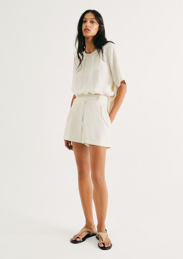 Shorts Feminino Com Pregas Em Alfaiataria - Creme 034