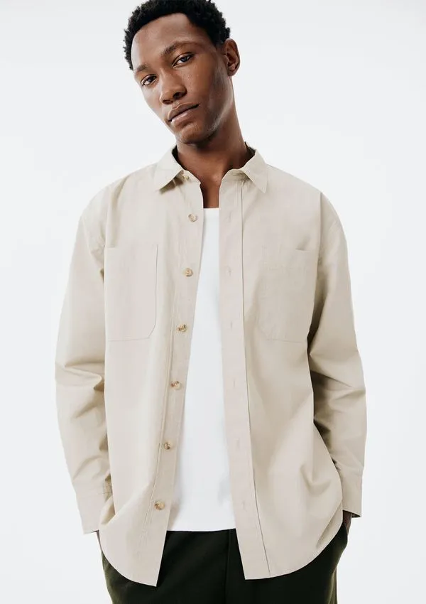 Camisa Masculina Regular com Bolso Frontal - Bege M