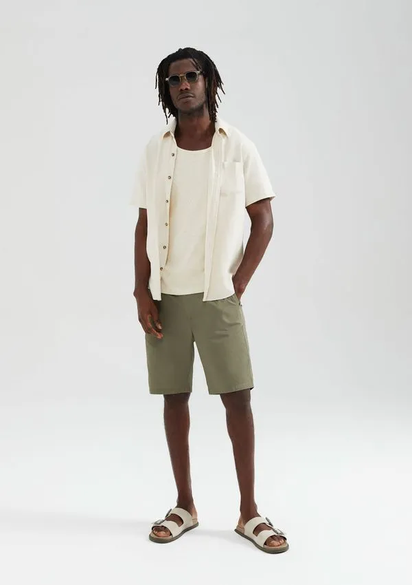 Bermuda Básica Masculina Chino Reta Em Sarja - Verde 036