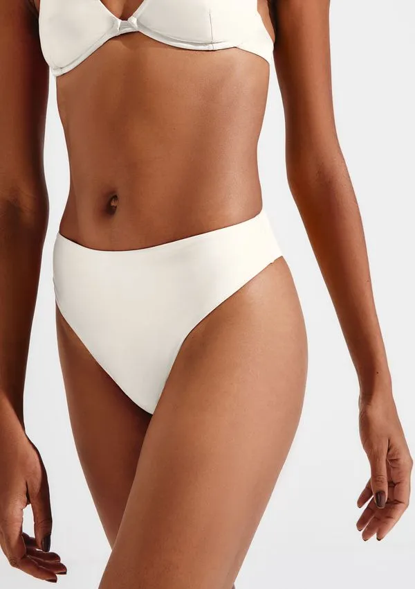 Calcinha Biquíni Cintura Alta Com Fio LYCRA® - Branco P