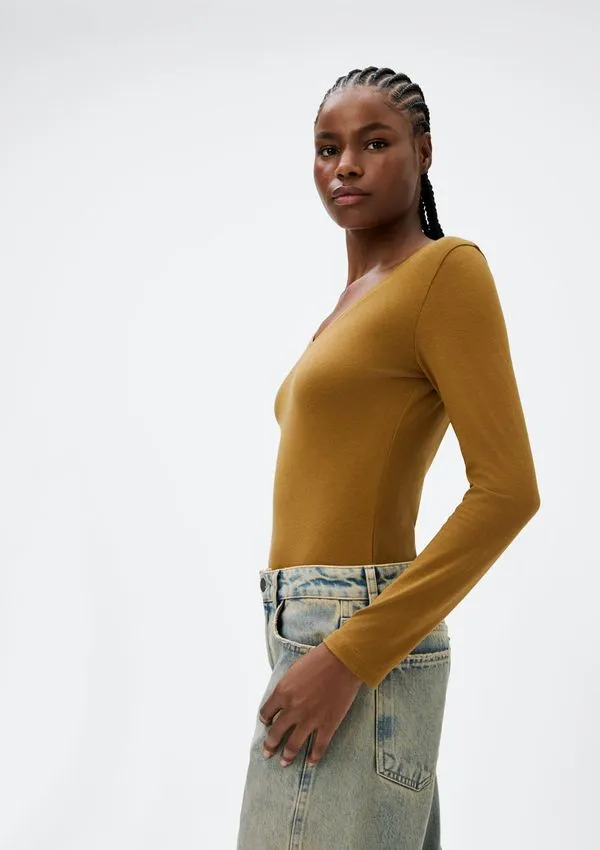 Blusa Básica Feminina Manga Longa Slim Decote V - Marrom EXG
