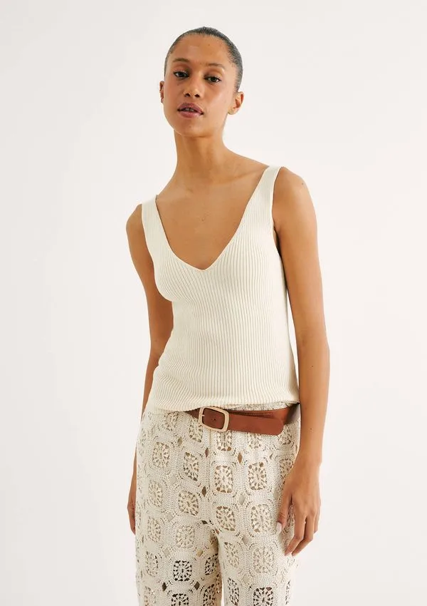 Regata Feminina Decote V Em Tricô Leve - Off white M