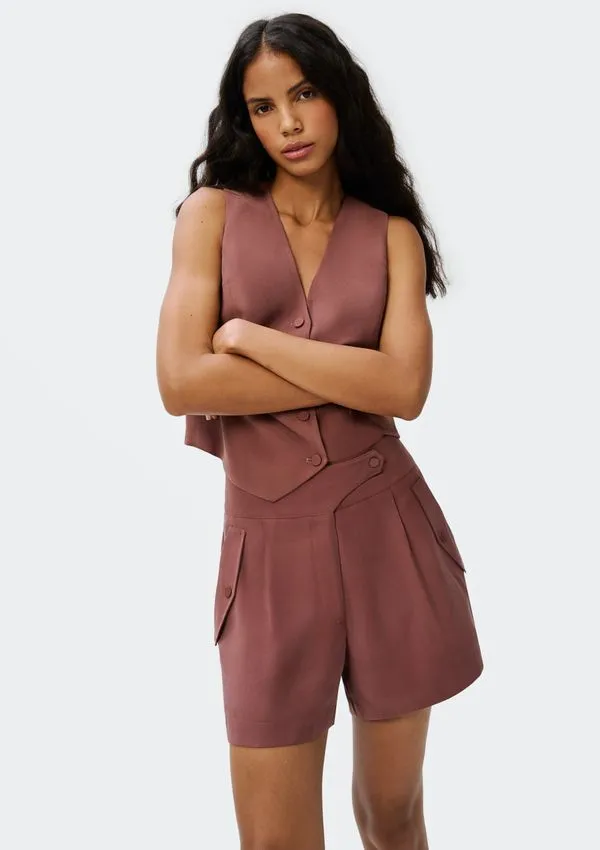 Shorts Feminino Com Pregas Em Alfaiataria - Marrom 038