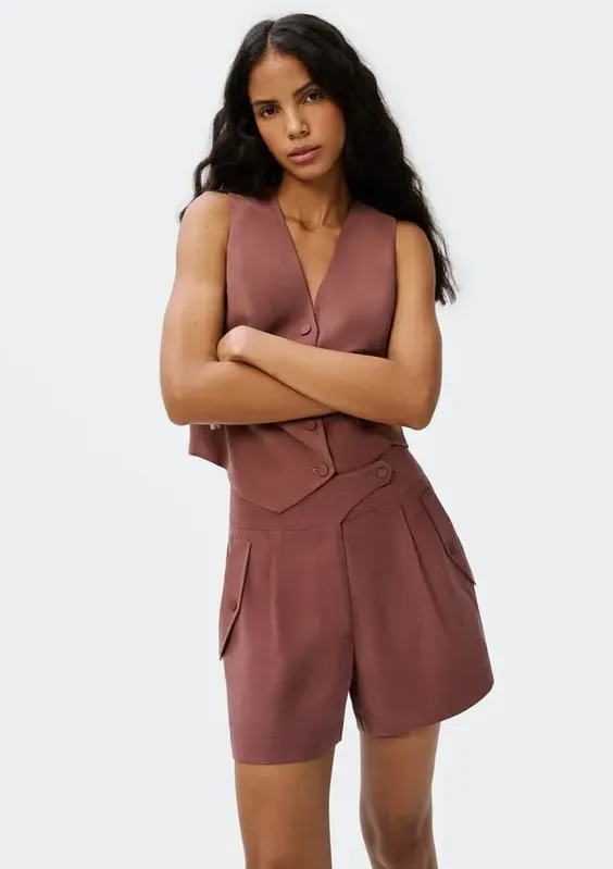 Shorts Feminino Com Pregas Em Alfaiataria - Marrom 034
