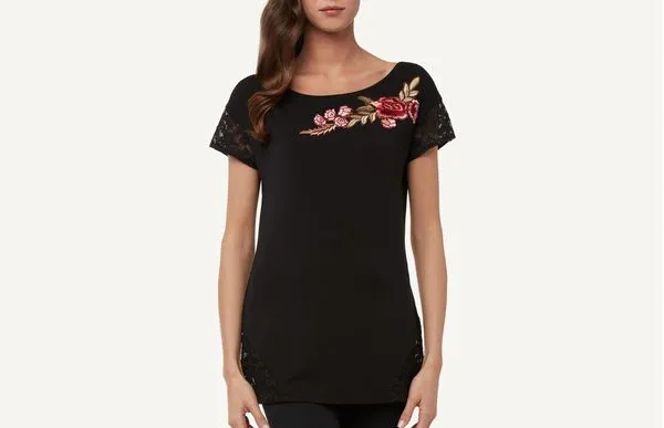 Blusa De Viscose Com Aplicação Floral - Preto M