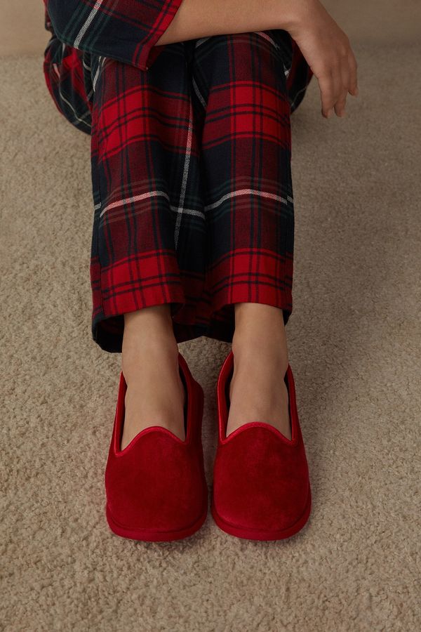 Pantufa Fechada Estilo Friuliano - Vermelho U